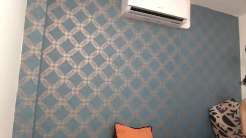 Snapshot of violeta_cute18 chatting on 01/05/25, 01:13 Violeta online show from 01/05/25, 01:13