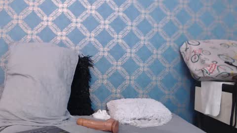 Snapshot of violeta_cute18 chatting on 01/15/25, 10:13 Violeta online show from 01/15/25, 10:13