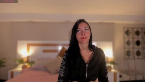 Snapshot of violeta_dh chatting on 05/18/26, 12:00 Violeta online show from 05/18/26, 12:00