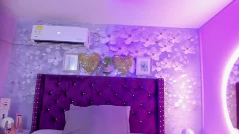 Snapshot of violeta_medina chatting on 01/14/25, 03:32 violeta_medina online show from 01/14/25, 03:32