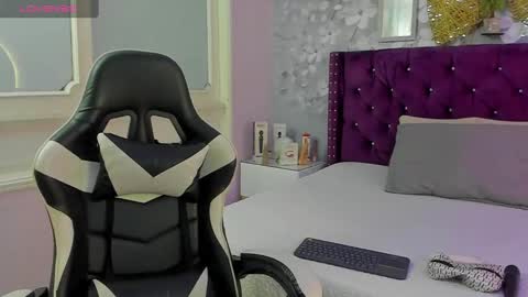 Snapshot of violeta_medina chatting on 02/20/25, 01:36 violeta_medina online show from 02/20/25, 01:36