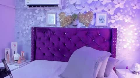 Snapshot of violeta_medina chatting on 03/08/25, 09:17 violeta_medina online show from 03/08/25, 09:17