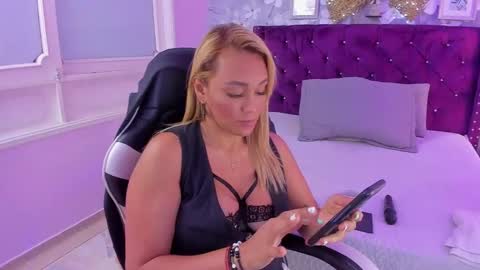 Snapshot of violeta_medina chatting on 03/11/25, 10:07 violeta_medina online show from 03/11/25, 10:07