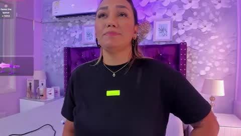 Snapshot of violeta_medina chatting on 09/18/25, 11:01 violeta_medina online show from 09/18/25, 11:01