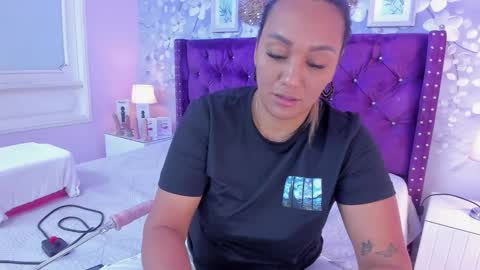 Snapshot of violeta_medina chatting on 10/11/25, 10:47 violeta_medina online show from 10/11/25, 10:47