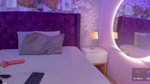 Snapshot of violeta_medina chatting on 10/19/25, 11:33 violeta_medina online show from 10/19/25, 11:33