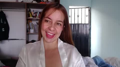 Snapshot of violeta_peter69 chatting on 07/05/26, 08:05 Violeta Peter online show from 07/05/26, 08:05