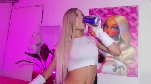 Violeta Princess Please help me with your thumbs up its important   online show from 10/10/25, 03:05