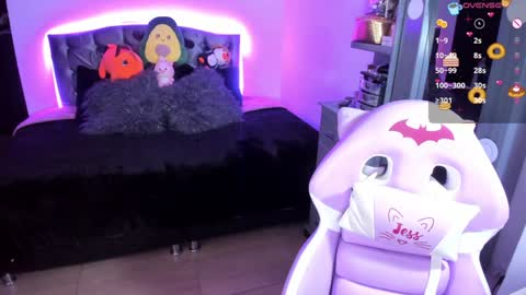 Violeta  Help me reach 150 thumbs up    online show from 12/27/24, 02:14