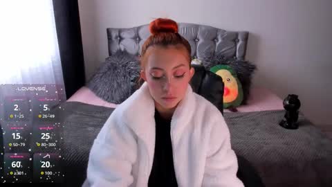 Violeta  Help me reach 150 thumbs up    online show from 03/27/26, 09:36