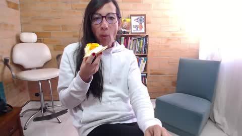 Violeta Gmez online show from 12/15/25, 02:54