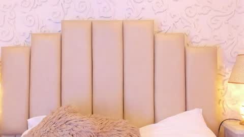 Snapshot of violetahills_ chatting on 05/19/26, 04:02 Violeta online show from 05/19/26, 04:02