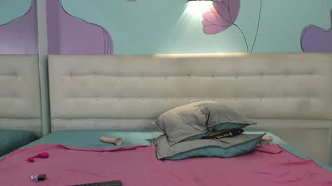 Snapshot of violetahsuky chatting on 12/08/24, 07:43 Violetahsuky online show from 12/08/24, 07:43