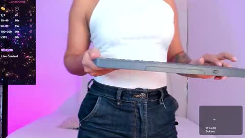 Snapshot of violetasotter chatting on 02/15/25, 06:33 Violeta online show from 02/15/25, 06:33