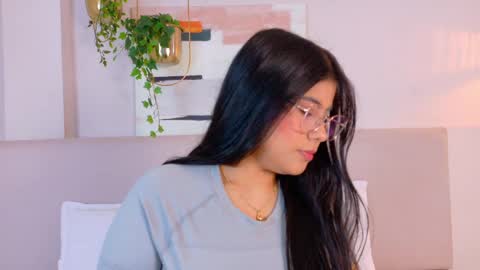 Snapshot of violetbloomm chatting on 05/25/26, 11:27 Violet online show from 05/25/26, 11:27