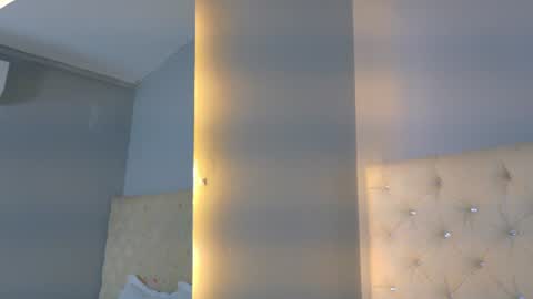 Snapshot of violetbloomm chatting on 06/19/26, 02:21 Violet online show from 06/19/26, 02:21
