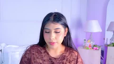 Snapshot of violetbloomm chatting on 06/27/26, 05:29 Violet online show from 06/27/26, 05:29