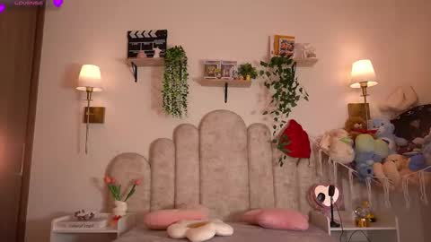 Snapshot of violeth___ chatting on 02/17/26, 01:18 violeth___ online show from 02/17/26, 01:18