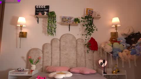 Snapshot of violeth___ chatting on 02/18/26, 01:07 violeth___ online show from 02/18/26, 01:07