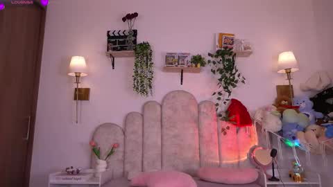 Snapshot of violeth___ chatting on 02/27/26, 01:11 violeth___ online show from 02/27/26, 01:11