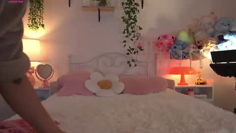 Snapshot of violeth___ chatting on 06/21/26, 10:18 violeth___ online show from 06/21/26, 10:18