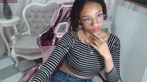 violeth_b online show from 12/17/24, 03:49