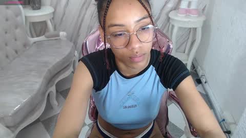 violeth_b online show from 12/23/24, 06:48