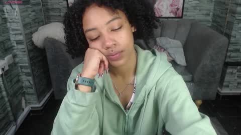 violeth_b online show from 09/23/25, 01:03