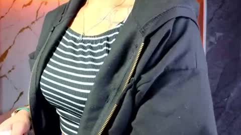 violeth_b online show from 10/27/25, 12:42