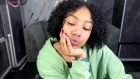 violeth_b online show from 11/01/25, 12:40