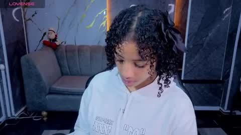 violeth_b online show from 04/17/26, 01:36