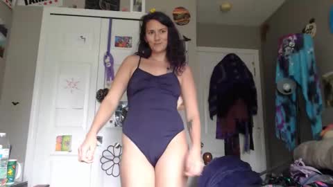 Snapshot of violethooper chatting on 05/11/26, 04:48 Violet Hooper online show from 05/11/26, 04:48