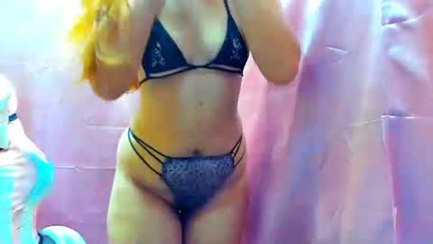 Snapshot of violetlivia chatting on 05/12/26, 09:23 Livia help get 100 likes online show from 05/12/26, 09:23