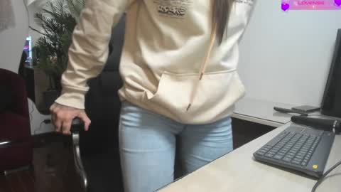 Snapshot of violetparkker chatting on 01/08/25, 01:41 violetparkker online show from 01/08/25, 01:41