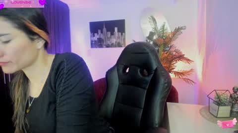 Snapshot of violetparkker chatting on 01/23/25, 06:14 violetparkker online show from 01/23/25, 06:14