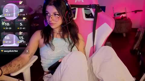 Snapshot of violetqs chatting on 02/05/26, 09:41 online show from 02/05/26, 09:41