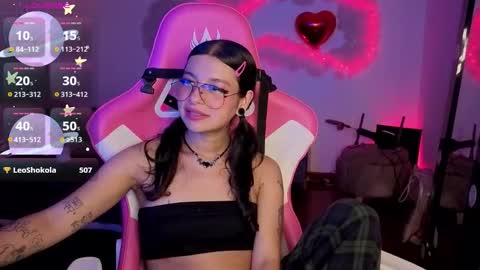 Snapshot of violetqs chatting on 02/13/26, 07:26 online show from 02/13/26, 07:26