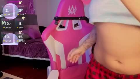 Snapshot of violetqs chatting on 02/18/26, 08:05 online show from 02/18/26, 08:05