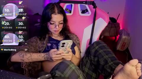 Snapshot of violetqs chatting on 02/23/26, 08:39 online show from 02/23/26, 08:39