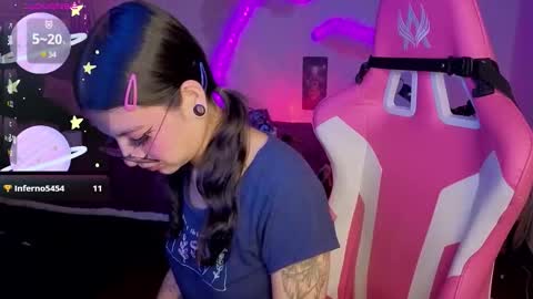 Snapshot of violetqs chatting on 02/25/26, 09:46 online show from 02/25/26, 09:46