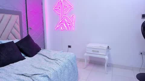 Violet Rousse online show from 01/27/25, 06:41