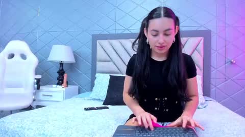 Violet Rousse online show from 02/03/25, 12:47