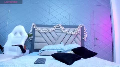 Violet Rousse online show from 02/09/25, 07:52