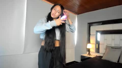 violetskinny online show from 11/19/25, 07:58