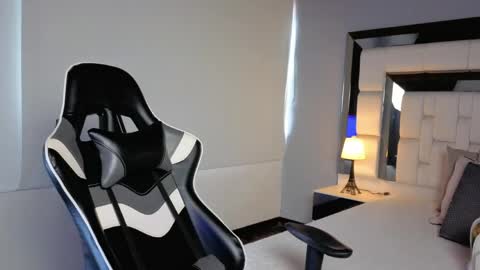 violetskinny online show from 04/14/26, 07:42