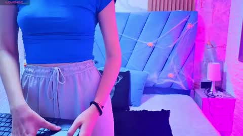 ViolettGolden online show from 10/12/25, 08:52