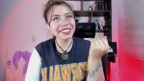 Snapshot of violett_red chatting on 07/14/26, 11:43 Violeta online show from 07/14/26, 11:43