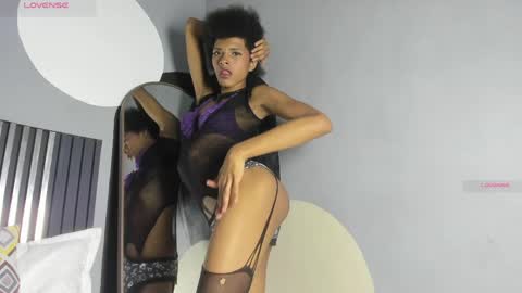 V I O L E T T E  online show from 05/13/26, 04:59