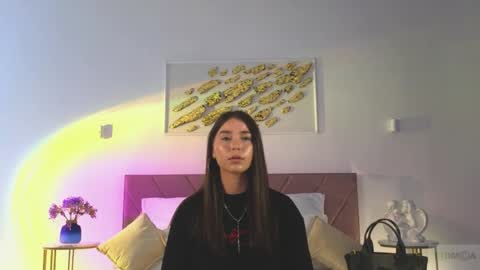 Snapshot of violetta_finch chatting on 06/04/26, 11:05 violetta_finch online show from 06/04/26, 11:05