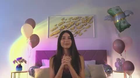 Snapshot of violetta_finch chatting on 06/21/26, 10:40 violetta_finch online show from 06/21/26, 10:40